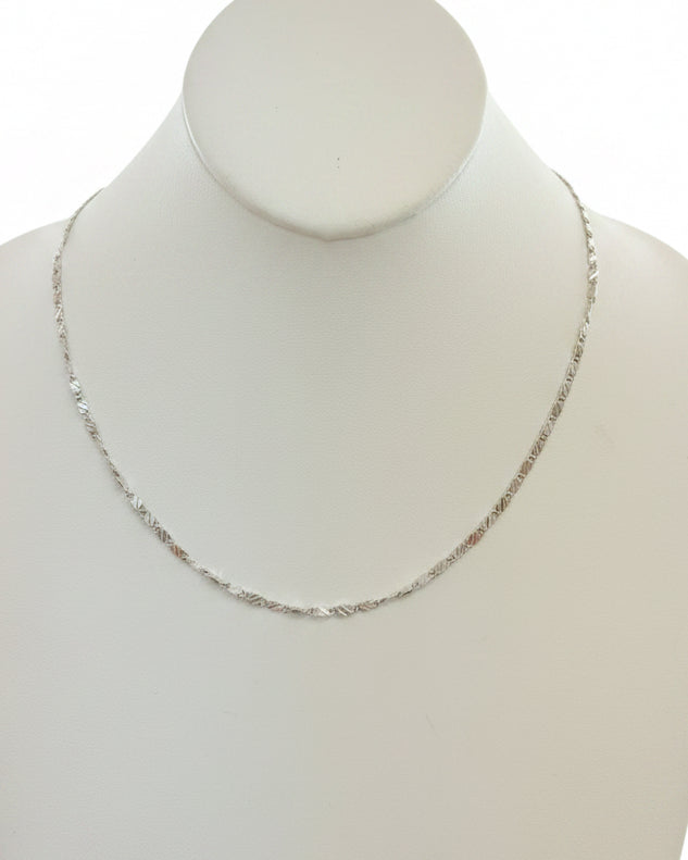 The Serpentine Twist Link Chain Necklace – Silver Tone