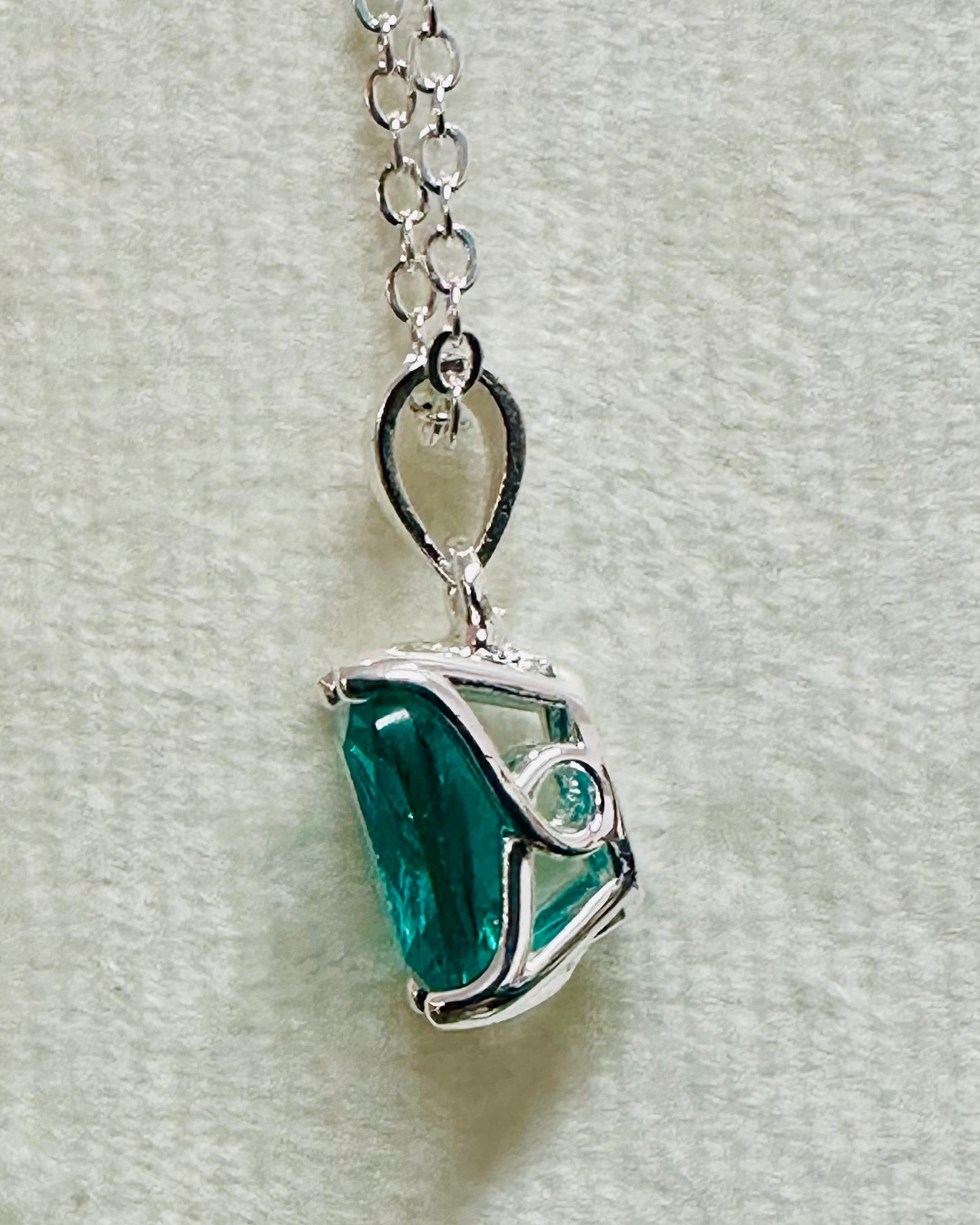 The Oceancliff Teal Solitaire Pendant
