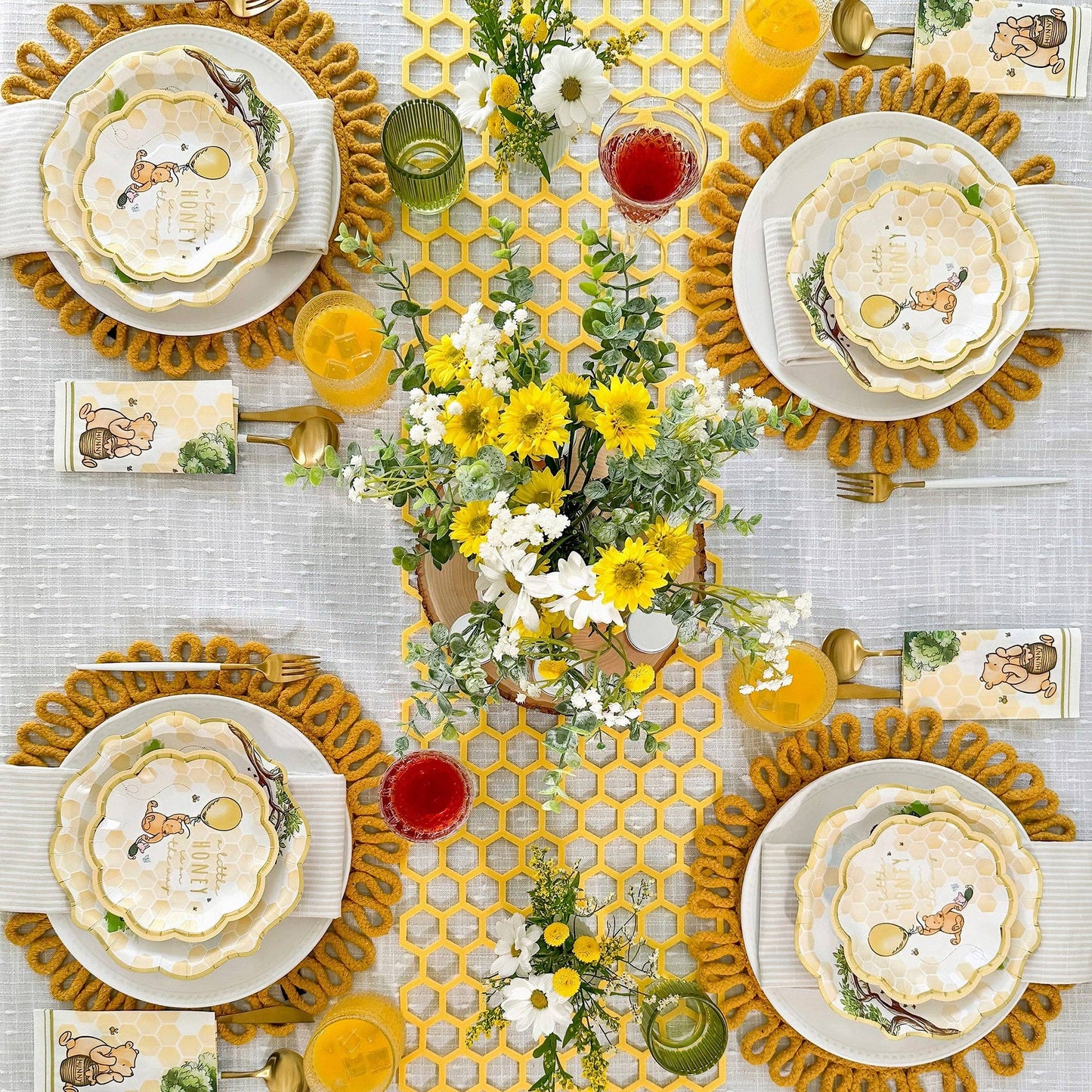 Honey Bear 16 Guests Piece Party Tableware Set