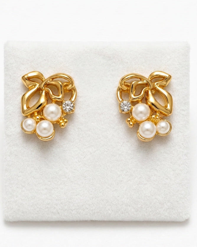 Vintage 1980s Marvella Gold-Tone Bow & Pearl Grape Cluster Clip Earrings
