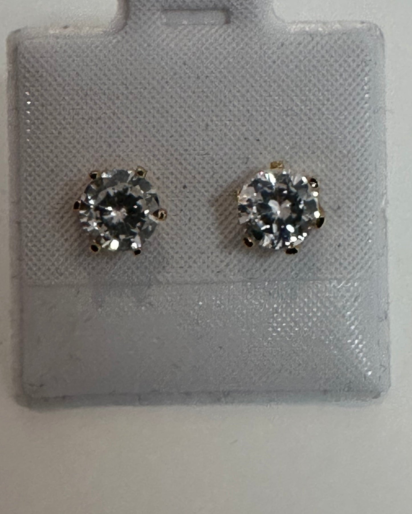 Vintage Classic Soltaire CZ Studs