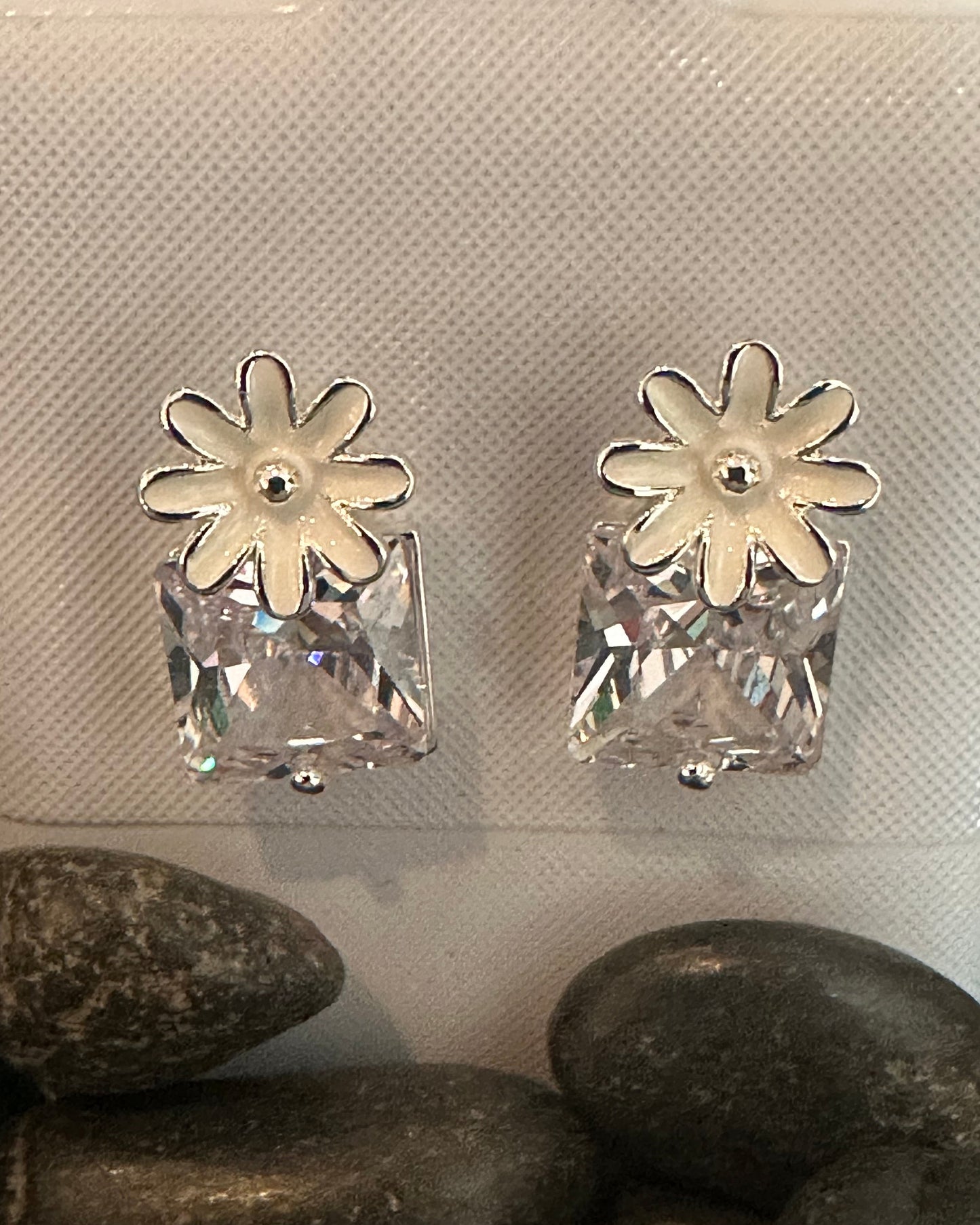 Vintage Enamel Daisy & Princess-Cut Drops