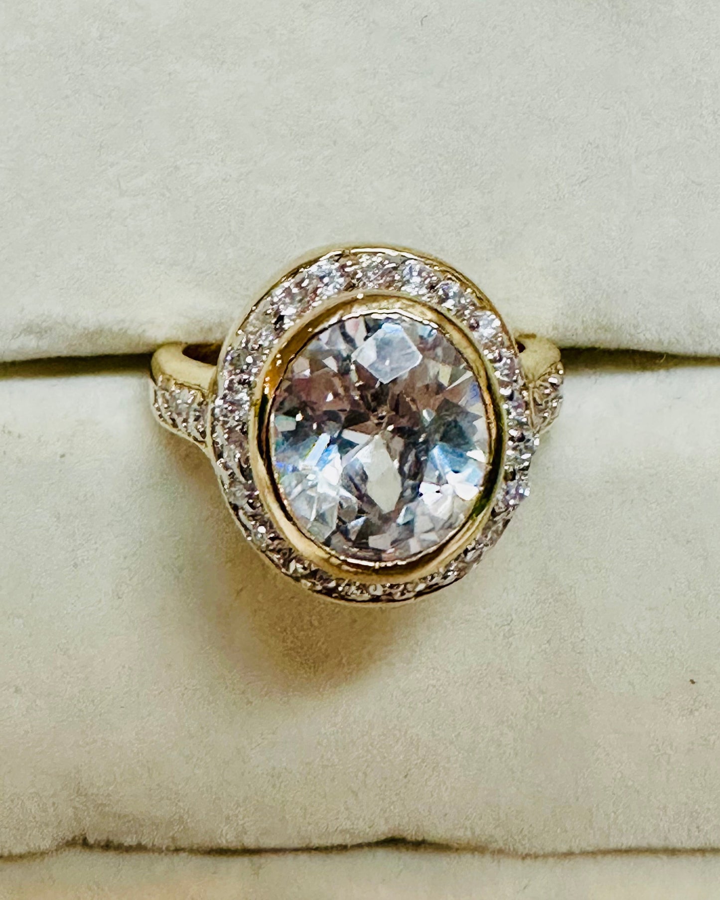 Vintage Two-Tone Oval Medallion Cocktail Ring