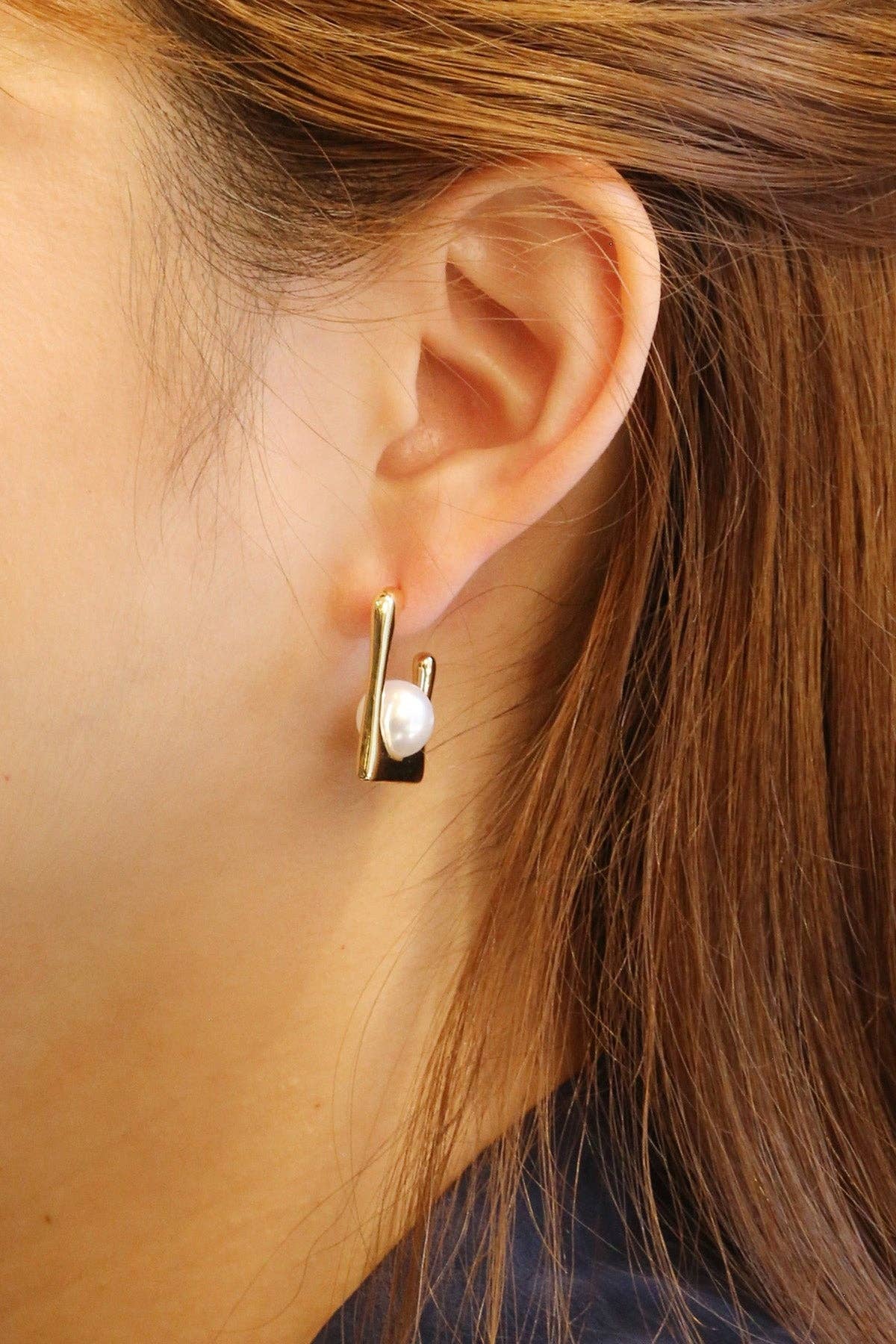 Chic Square Pearl Post Earrings