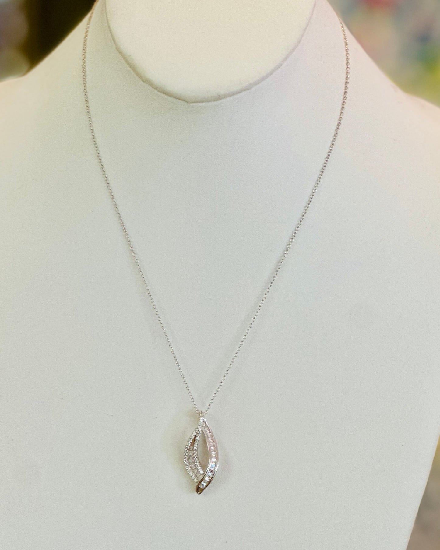 Vintage Open-Work Ribbon Wave Pendant Necklace
