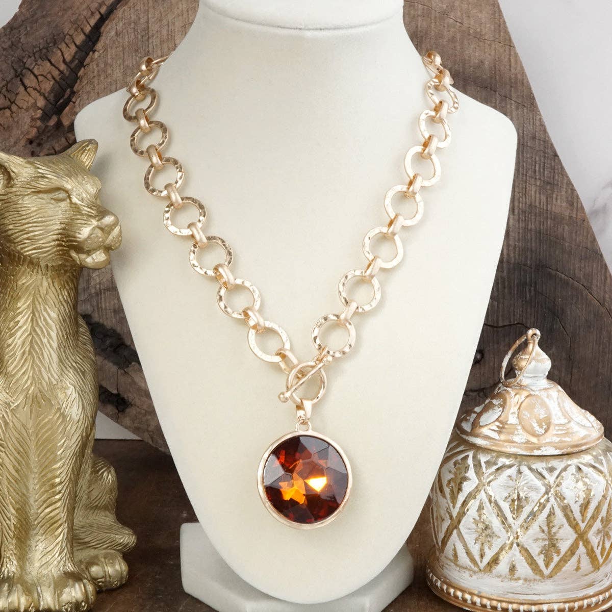 Gilded Radiance – Chunky Ring Chain Necklace with Sparkly Crystal