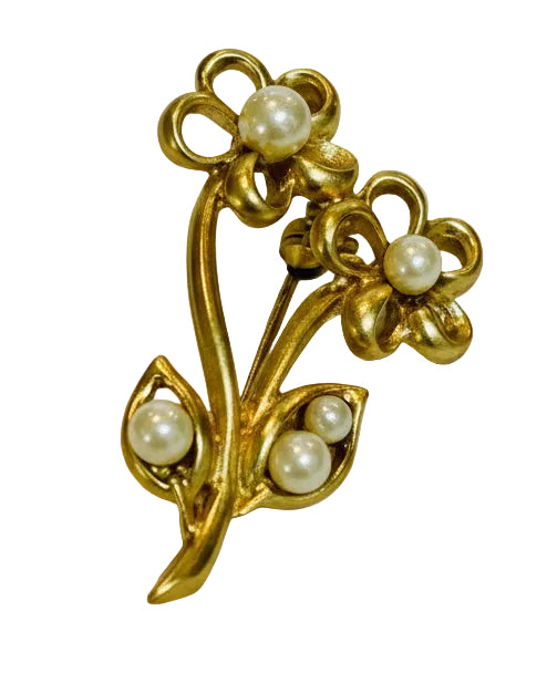 The Timeless Garland: Vintage Pearl & Rhinestone Wreath Brooch