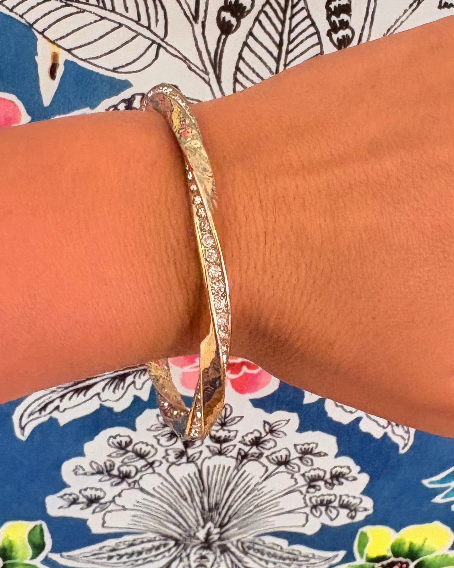Vintage Gold-Tone Infinity Ribbon Sparkle Bangle