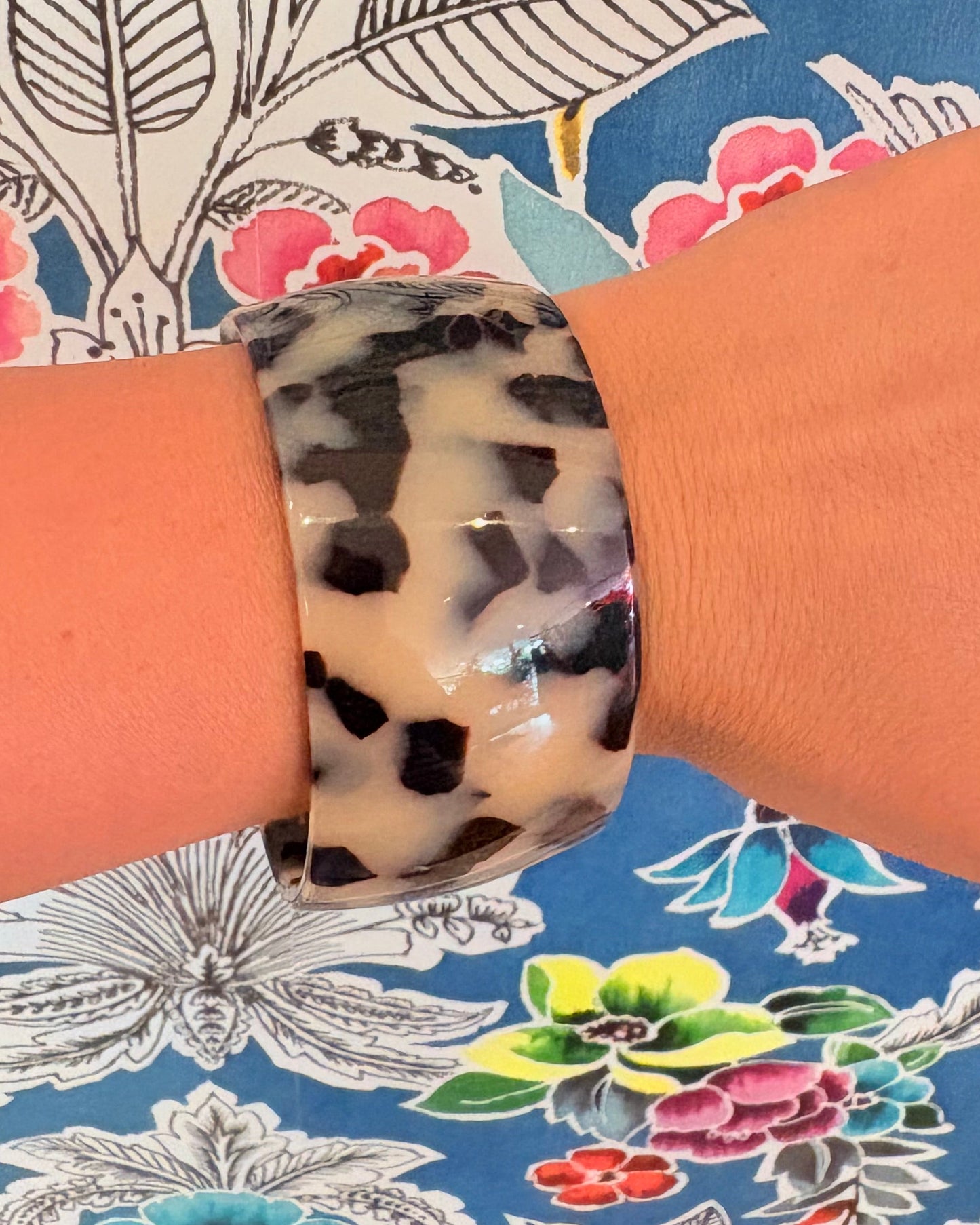 Vintage Lucite Tortoise Shell Wide Dome Cuff