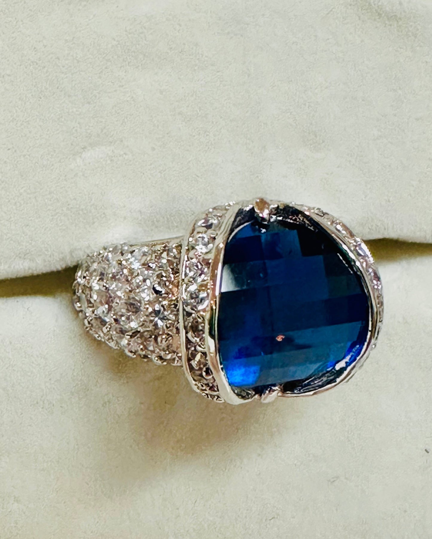 Vintage White Gold Electroplated Cushion Sapphire Blue Cocktail Ring