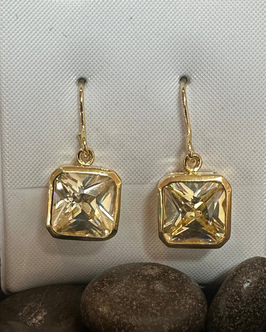 Vintage Newport Champagne Cushion Drops