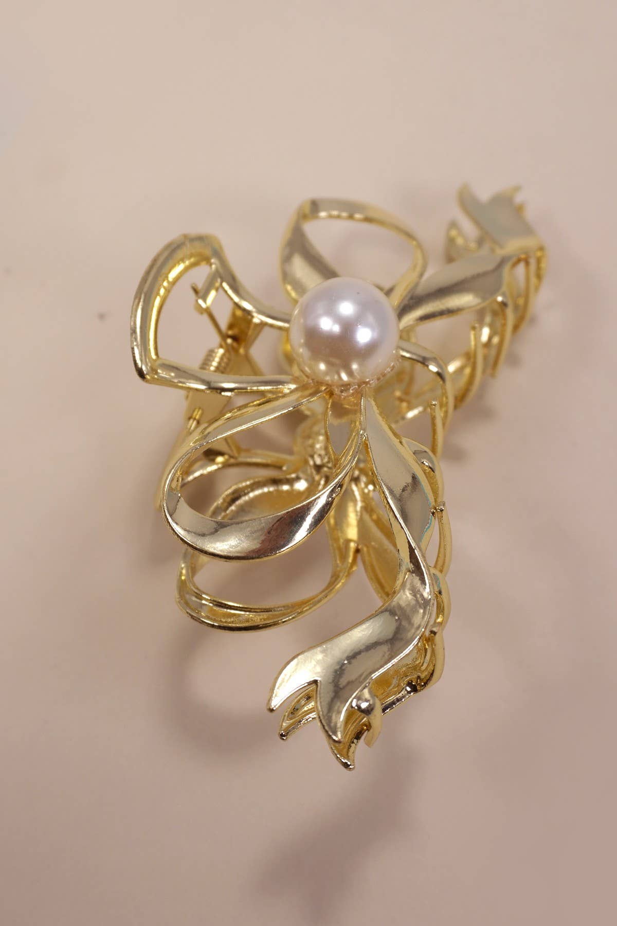 Bow Pearl Hair Clamp