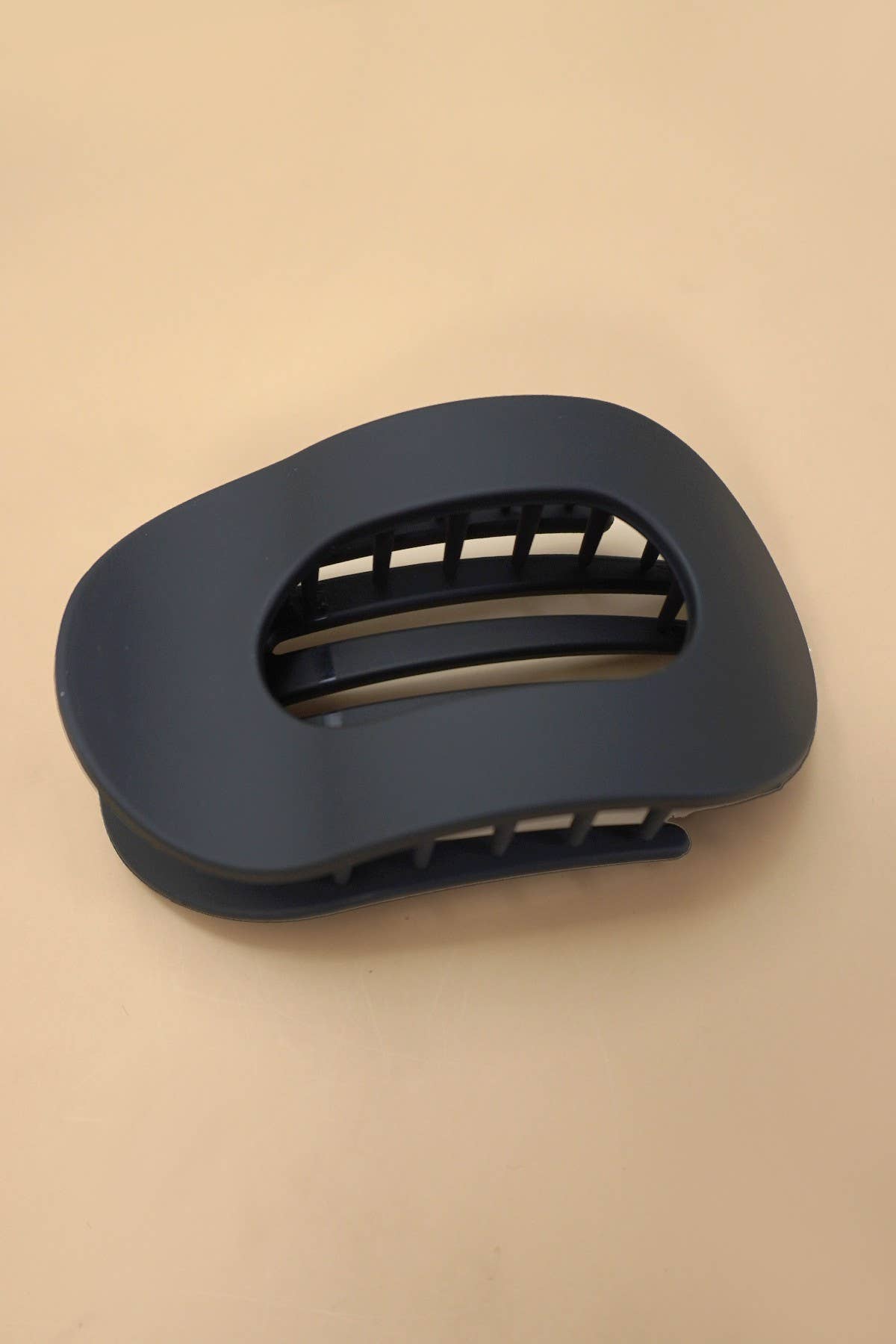 Jumbo Lay Flat Oval Hair Claw Clips