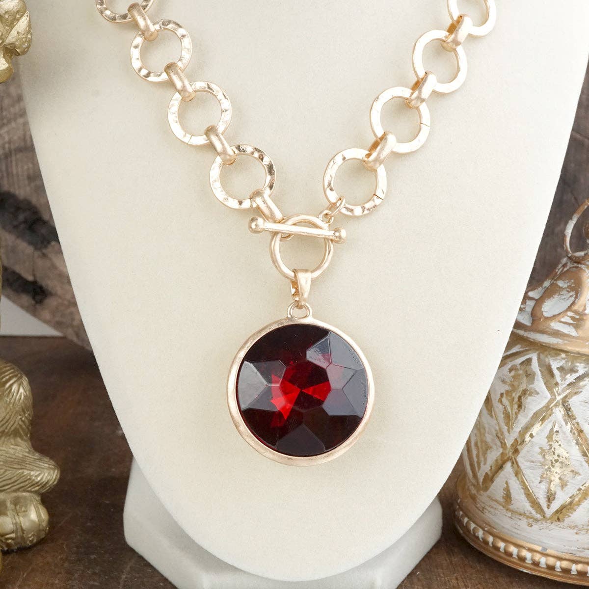 Gilded Radiance – Chunky Ring Chain Necklace with Sparkly Crystal