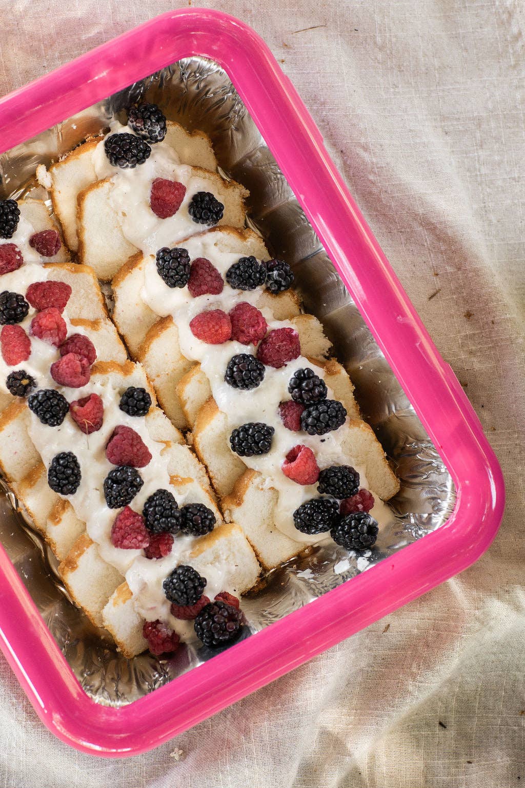 Pan Frame w/ Lid & Serving Spoon - Hot Pink