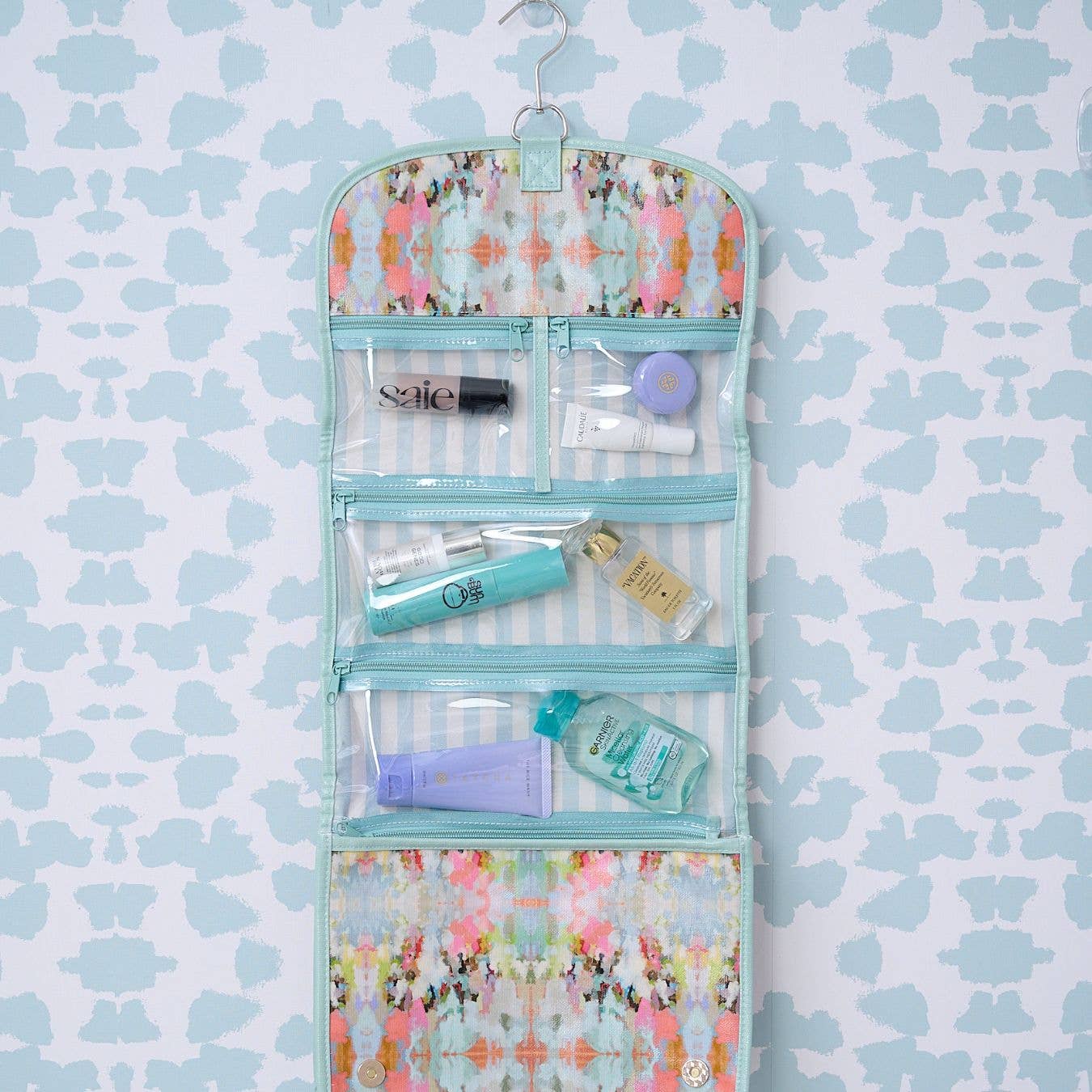 Brooks Avenue Hanging Travel Case